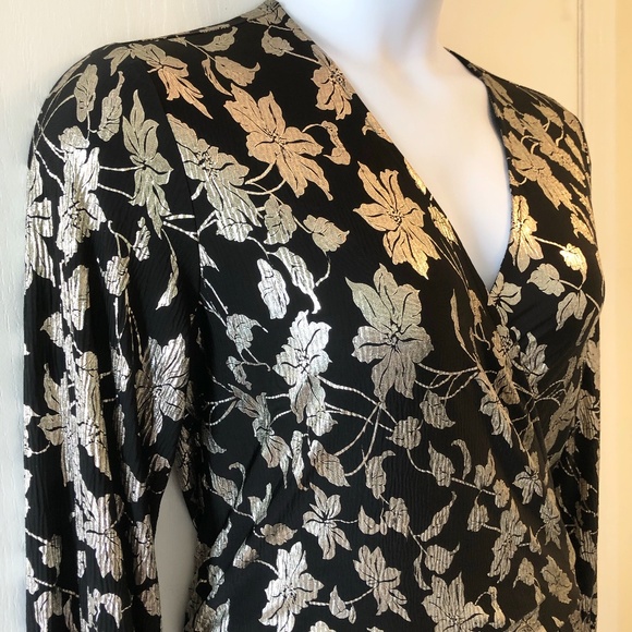 NWOT Black and Gold Faux Wrap Dress Size: Medium Vero Mode Brand - Picture 2 of 12